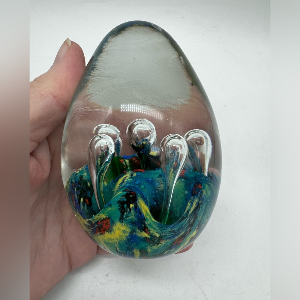 DYNASTY GALLERY Egg Shaped Paperweight Aliens Of The Universe Bubbles 4 Inches